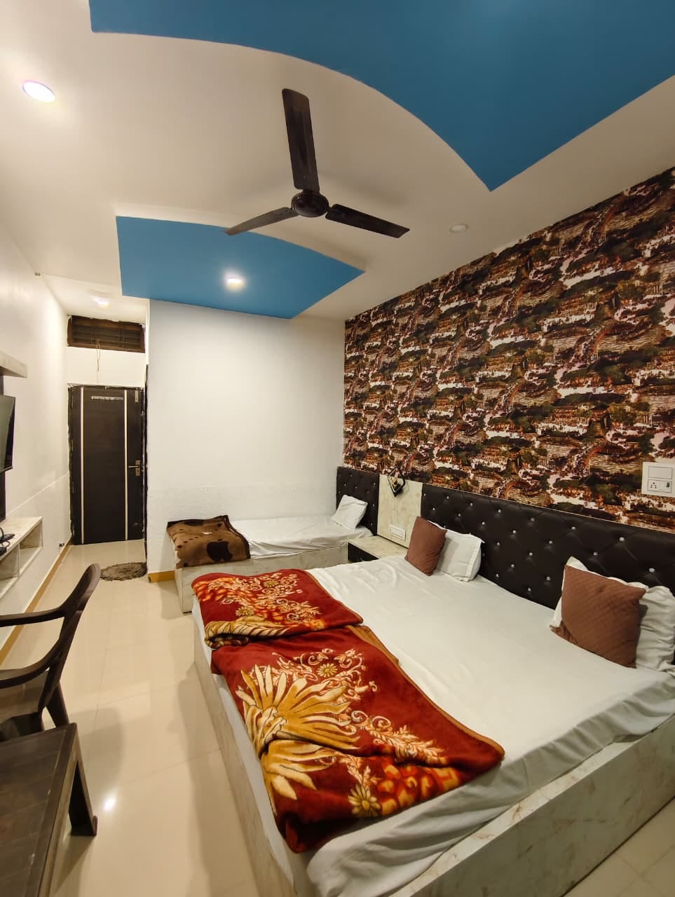 Deluxe Room – AC